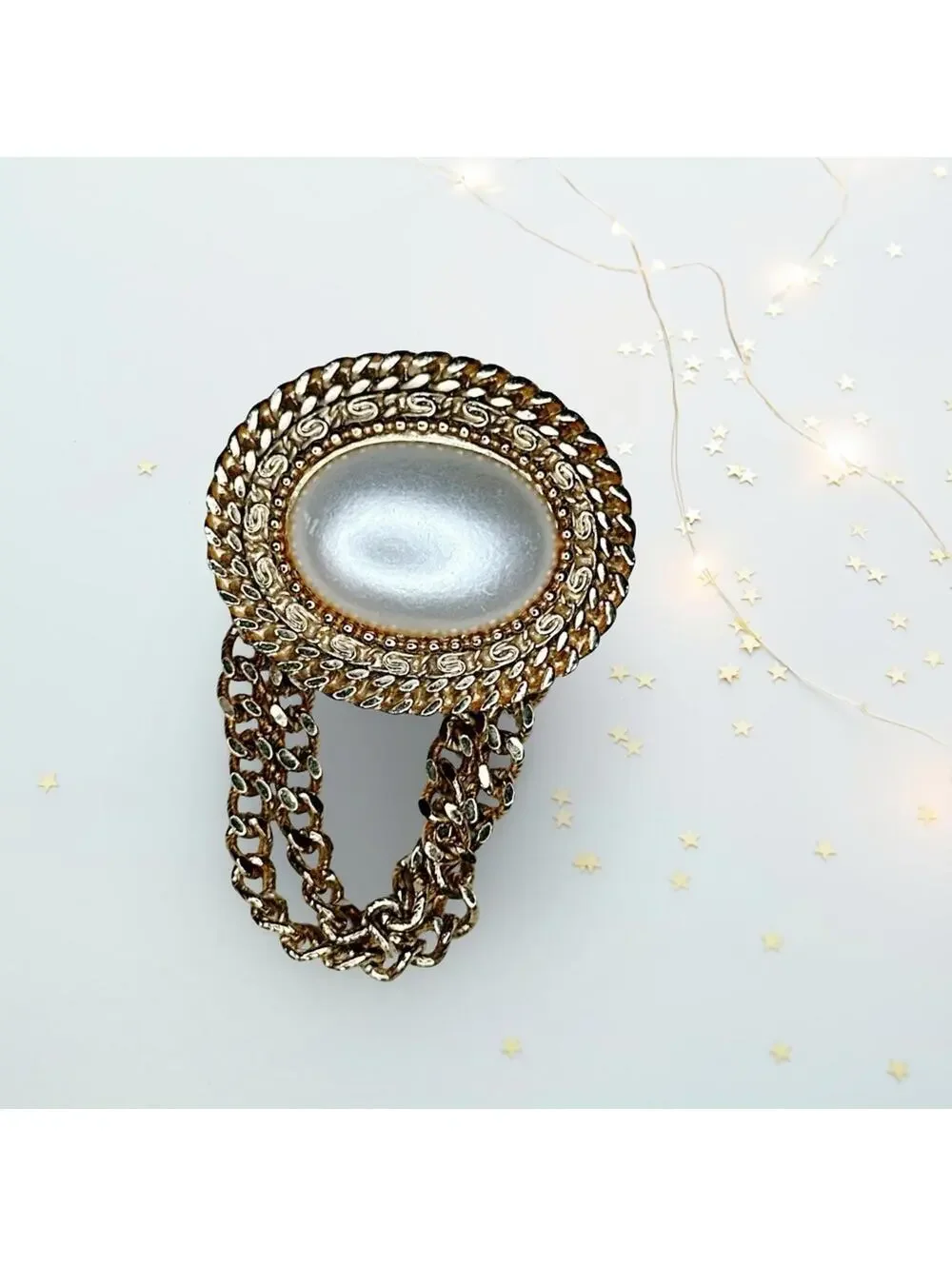 276. Goldtone Faux Pearl Plastic Brooch Vintage